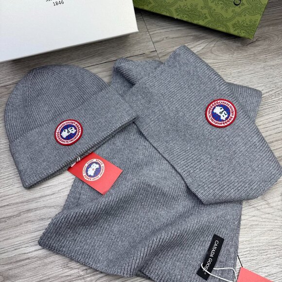 Canada Goose Knitted Hat and Scarf Two-Piece Set - Picture 2 of 7